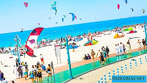 Ville nager à Kite Beach, Dubaï, EAU