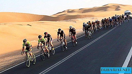 Corrida de bicicleta em Liv, Abu Dhabi, Emirados Árabes Unidos