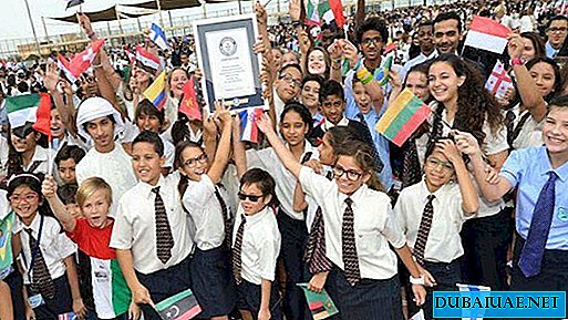100 tusen mennesker utførte samtidig UAE-hymnen