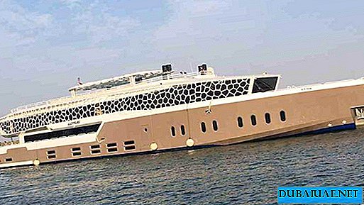 Brunch på en 220-fots yacht öppnad i Dubai