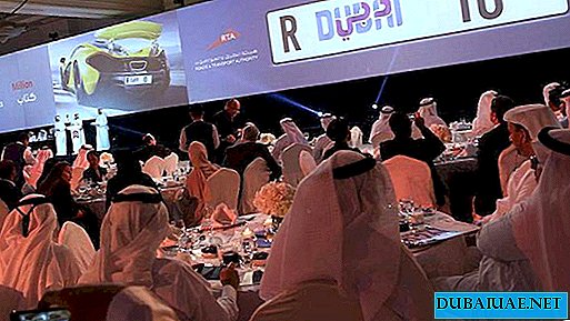 250 registreringsskyltar satta ut för auktion i Dubai