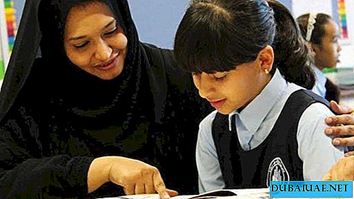 Nos Emirados Árabes Unidos publicou um calendário escolar por 3 anos