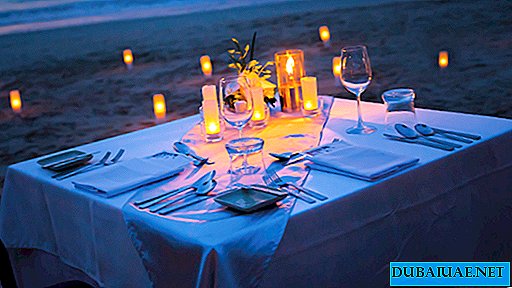 في يوم عيد الحب في الإمارات العربية المتحدة ، يتم تقديم عشاق لتناول العشاء مقابل 50 ألف درهم