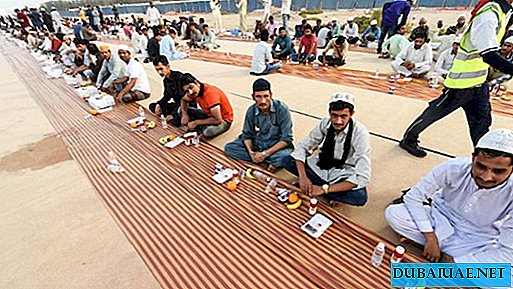 In Dubai, laid a table for a conversation length of 6 kilometers
