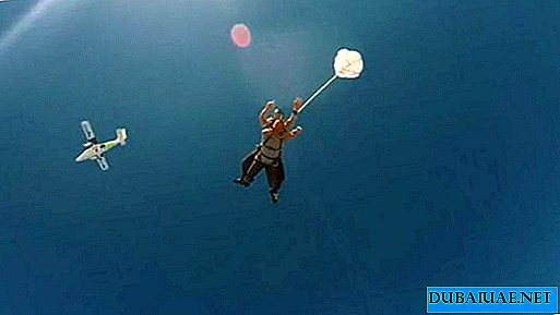 O ator Will Smith pediu a todos que experimentem a felicidade de um paraquedismo em Dubai