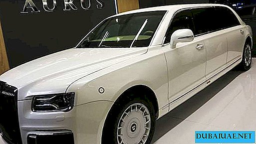 Limousine Aurus revelada no IDEX 2019 em Abu Dhabi