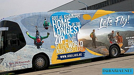 ستقل الحافلة المكوكية السياح من دبي إلى أعلى جبل في الإمارات