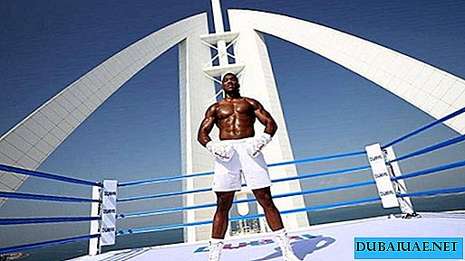 Der Boxer Anthony Joshua hält eine Trainingseinheit auf dem Dach des legendären Dubai Hotels ab