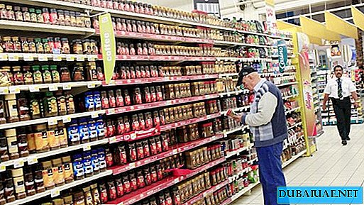 In den Vereinigten Arabischen Emiraten gewähren Verbrauchermärkte einen ganzen Monat lang Rabatte auf Produkte