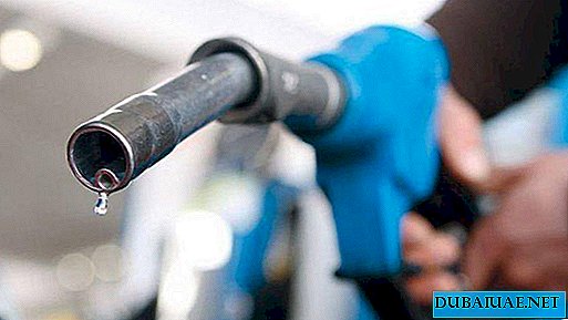 Harga bensin UEA jatuh pada bulan Maret