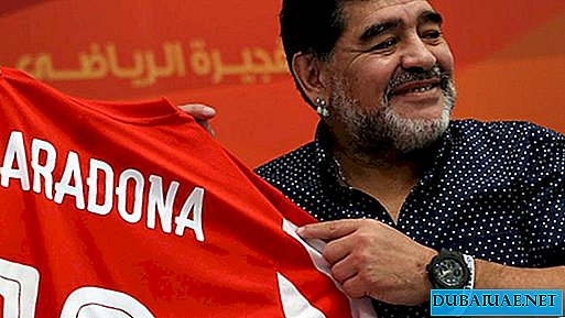 Diego Maradona treinará o clube dos Emirados Árabes Unidos por mais um ano
