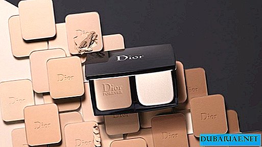 Bella Hadid presents the new DIOR cosmetic collection