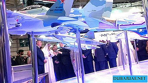 Dubai Air Show-2017에서 러시아 부스와 아부 다비의 왕자