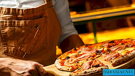 مطعم دبي يعامل الضيوف مع كمية غير محدودة من البيتزا