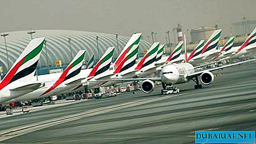 Emirates d'un émirat des Emirats Arabes Unis pourra rentrer chez lui gratuitement pendant les vacances