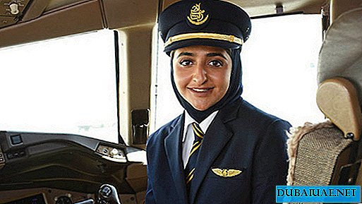 Dubai Princess spricht Emirates-Passagiere an