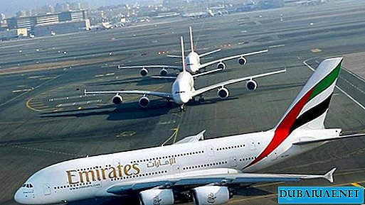 طيران الإمارات من الإمارات تحصل على أول تذكرة بيع لهذا العام