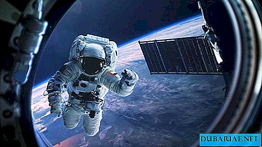 سوف رواد الفضاء الإماراتية أداء في الأماكن العامة لأول مرة