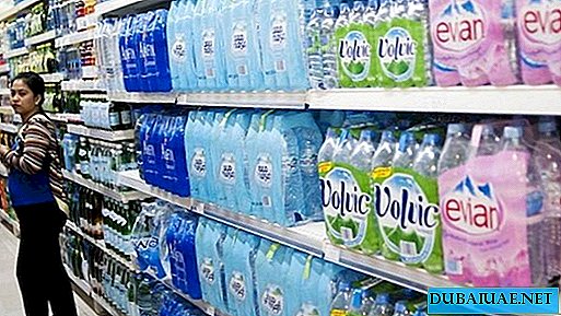 Dokter Emirate mendesak warga untuk memantau kadar natrium dalam air minum