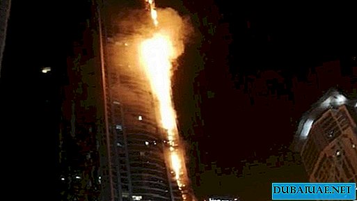 The fifth tallest residential building in the world burned this night in Dubai