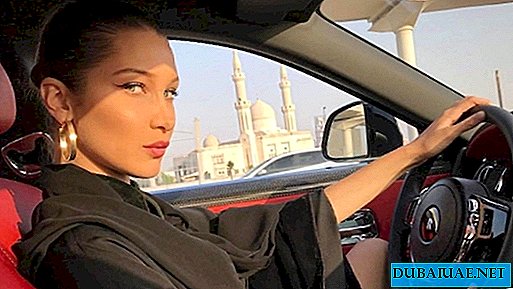 Photos of an American supermodel with a scandal removed from the largest Dubai mall