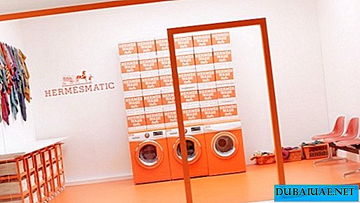 Hermes renova lenços de assinatura do cliente em suas instalações de lavanderia temporária em Dubai