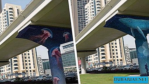 कलाकारों ने दुबई मेट्रो के कॉलम को चित्रित किया