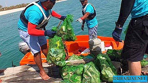 Abū Dabī iedzīvotāju iniciatīvas grupa no tonnas atkritumu iztīrīja pludmales un ūdeni