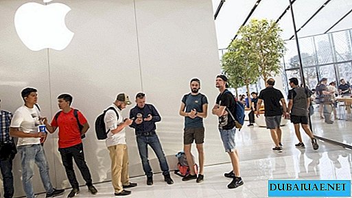 Los rusos se convirtieron en uno de los primeros compradores del nuevo iPhone en Dubai