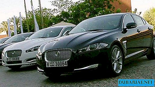In Dubai greep de verzamelaar de schuldenaar Jaguar en nam het voor zichzelf