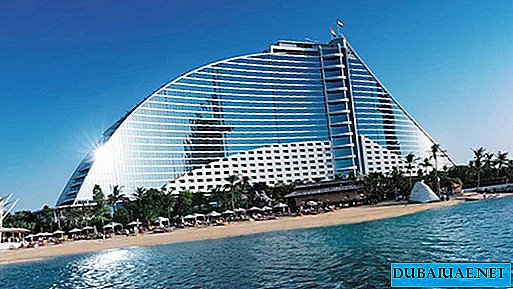 „Jumeirah Beach Hotel“ Dubajuje bus atidarytas visiškai atnaujintas 2018 m