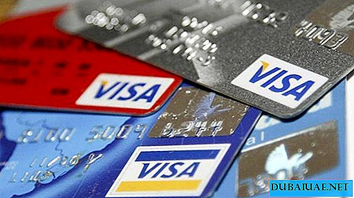 Cada décimo residente dos Emirados Árabes Unidos torna-se uma vítima de scammers "cartão"