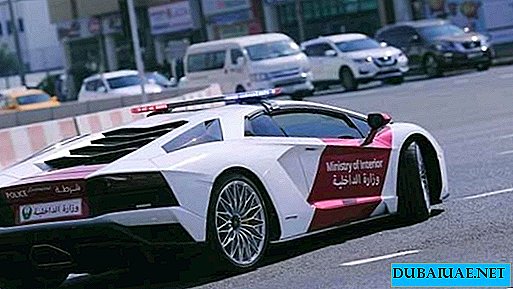 شرطة الإمارات تضيف لامبورغيني جديدة إلى أسطولها