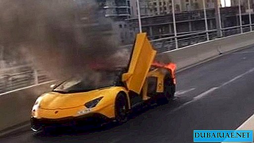 Coche deportivo de Dubai Lamborghini Aventador quemado