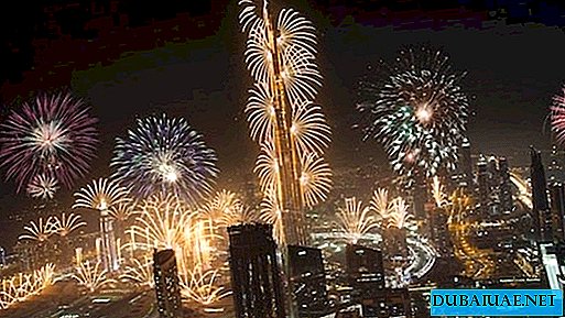 Jeder kann Neujahrsgrüße auf dem höchsten Turm Dubais hinterlassen