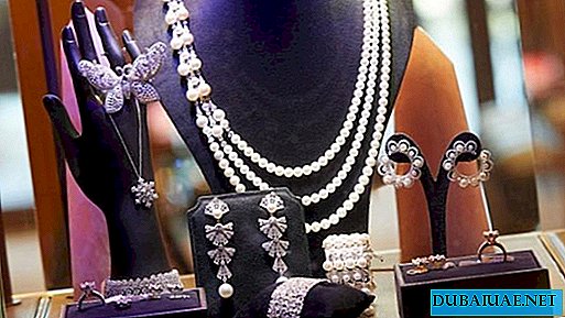 Maximilian Jewelry hat Weihnachtsgeschenke für die Liebsten vorbereitet