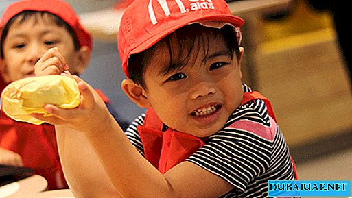 „McDonald's“ pradeda vaikų stovyklą JAE