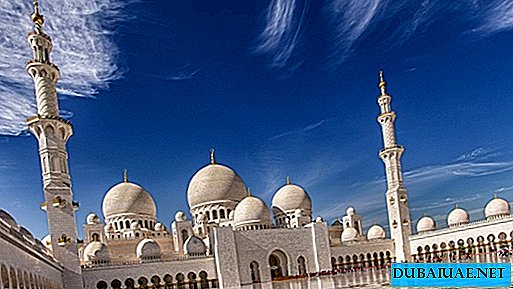 Mesquita Sheikh Zayed nos Emirados Árabes Unidos é reconhecida como o segundo marco mais importante do mundo
