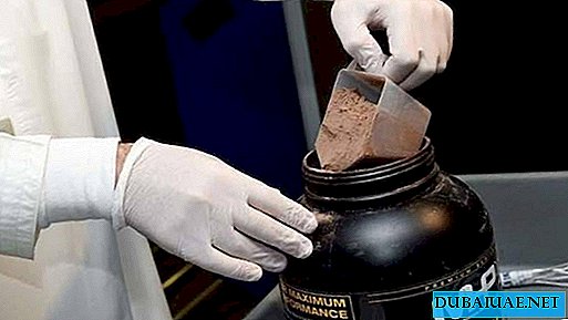 Um homem tentou exportar ouro dos Emirados Árabes Unidos em uma jarra com aditivos alimentares
