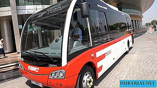 Dezenas de mini-ônibus ecológicos de classe de luxo seguirão pelas estradas de Dubai