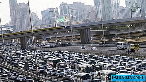 Na estrada principal do Dubai aparecerá outra seção paga