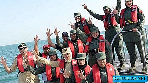 A primeira equipe de resgate feminino apareceu na praia de Dubai