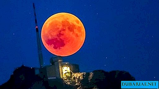 Следващата седмица жителите на ОАЕ ще наблюдават последното лунно затъмнение през тази година