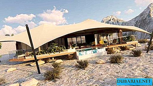 På de højeste punkt i De Forenede Arabiske Emirater åbner et luksuriøst teltsted