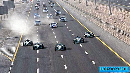 سيارات السباق اختبار جديد في دولة الإمارات العربية المتحدة