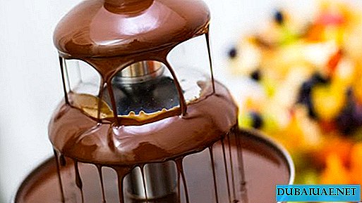 Dubai recurre a la instalación de la fuente de chocolate Nutella