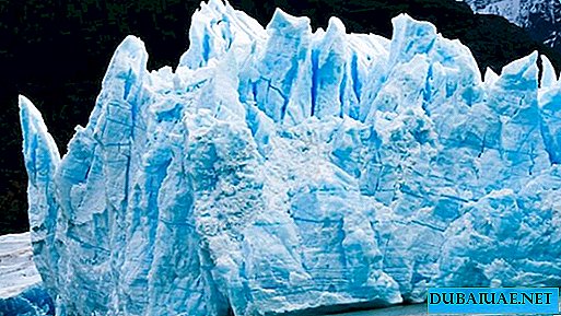 Prve ledene gore z Antarktike lahko letos prispejo na obale ZAE
