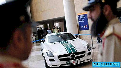 Dubaijas policists izglābj sievieti no cietuma