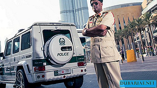 Dubai polis tilldelas för leende