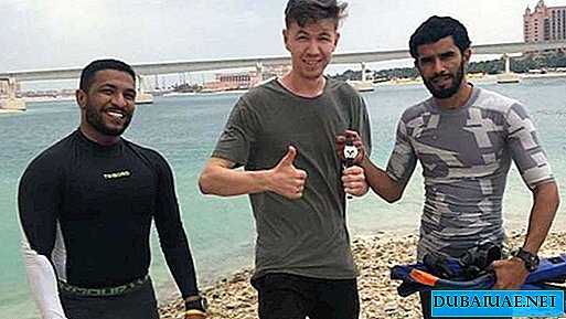 حصلت شرطة دبي على ساعة سياحية باهظة الثمن من البحر